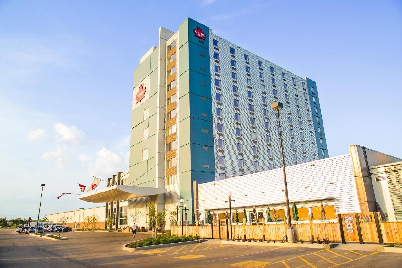 Canad Inns Destination Centre Brandon Bagian luar foto