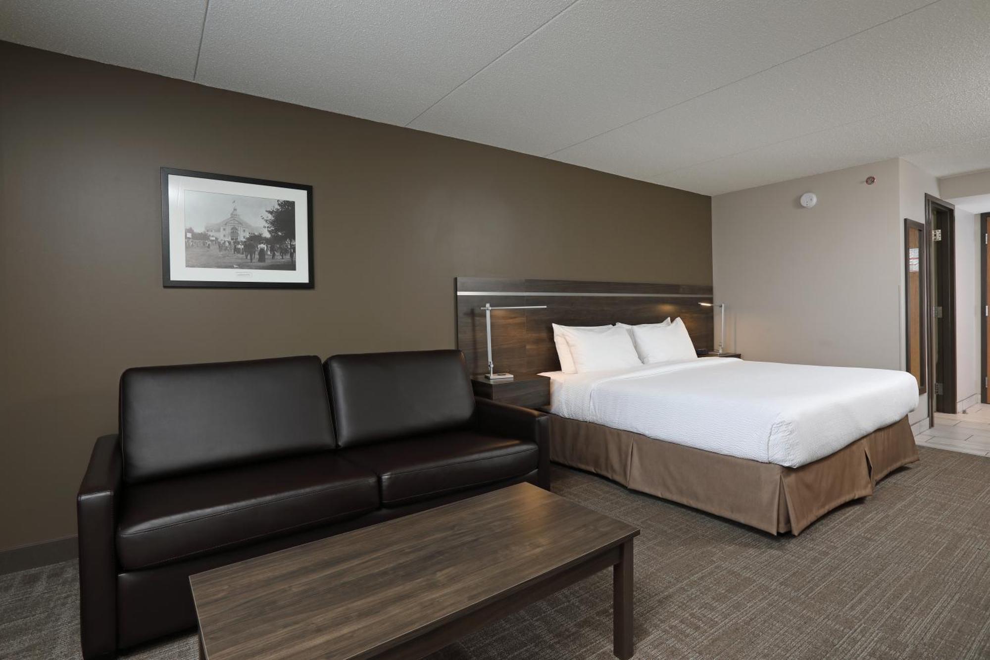 Canad Inns Destination Centre Brandon Bagian luar foto