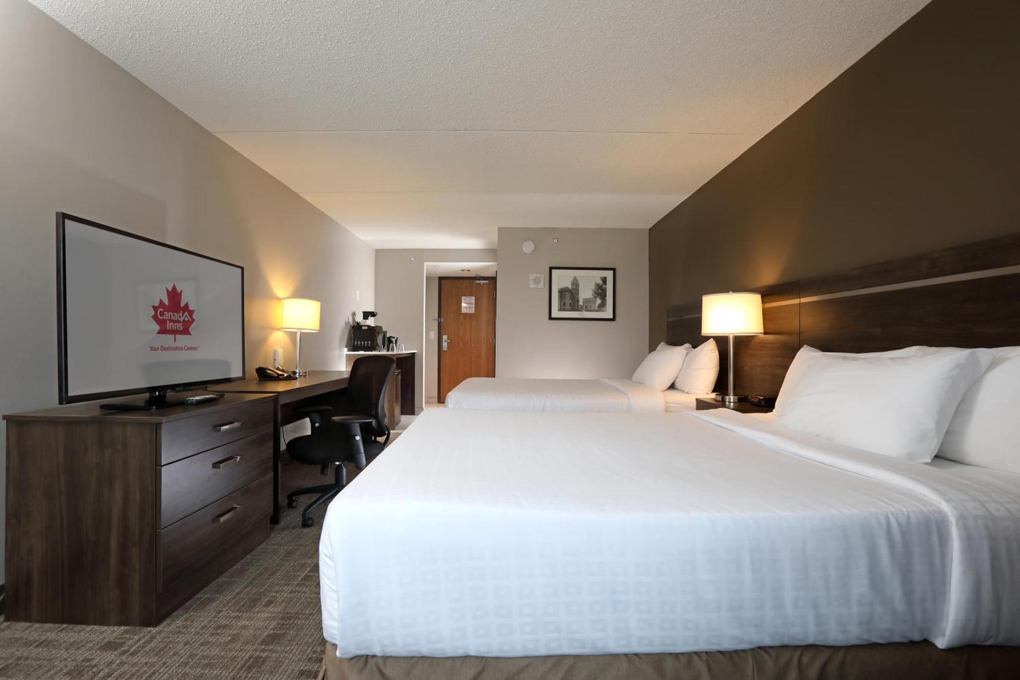 Canad Inns Destination Centre Brandon Bagian luar foto